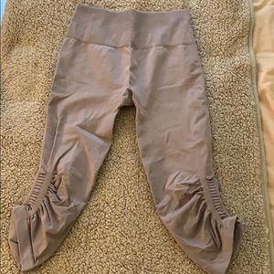 nwot taryn toomey lululemon crops size 8